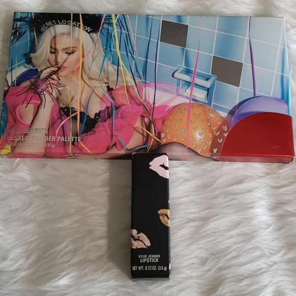 BUNDLE KYLIE JENNER SIPPING PRETTY PALETTE AND NOVA LIPSTICK - Picture 2 of 12